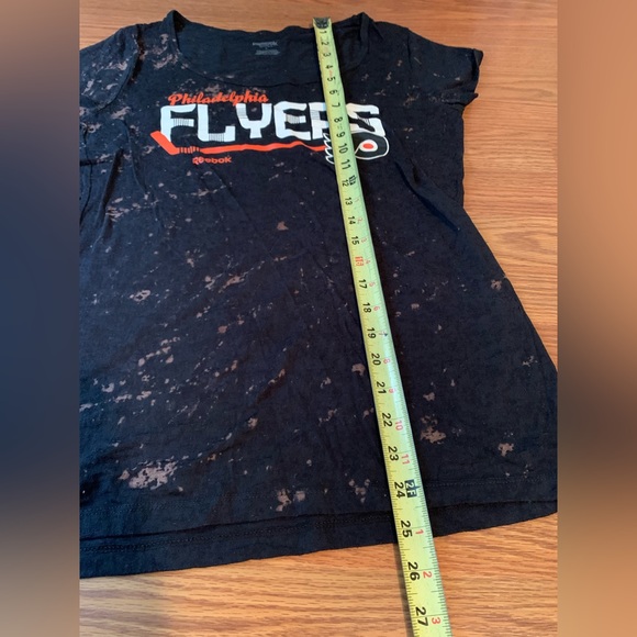 🏒 Philadelphia Flyers Hockey Bleach Dye Scoop-Neck T-Shirt - Picture 3 of 5